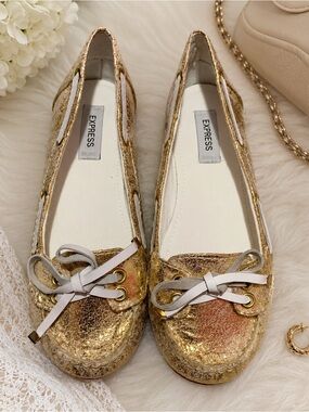 NWOT. Express Metallic Gold Loafers with Bow